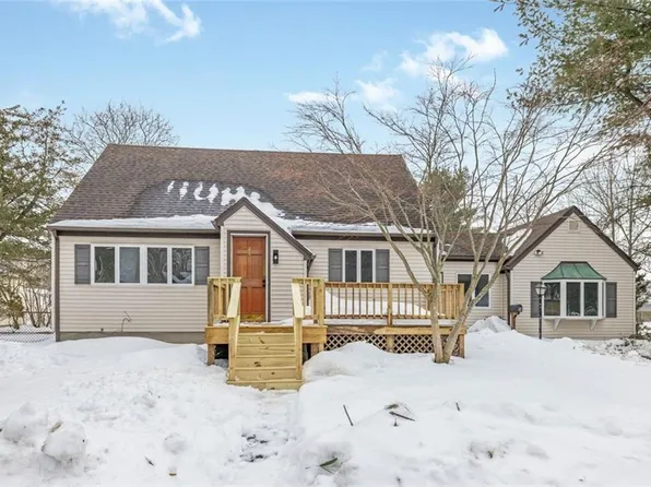 5 Woodland Ave, Coventry, RI 02816