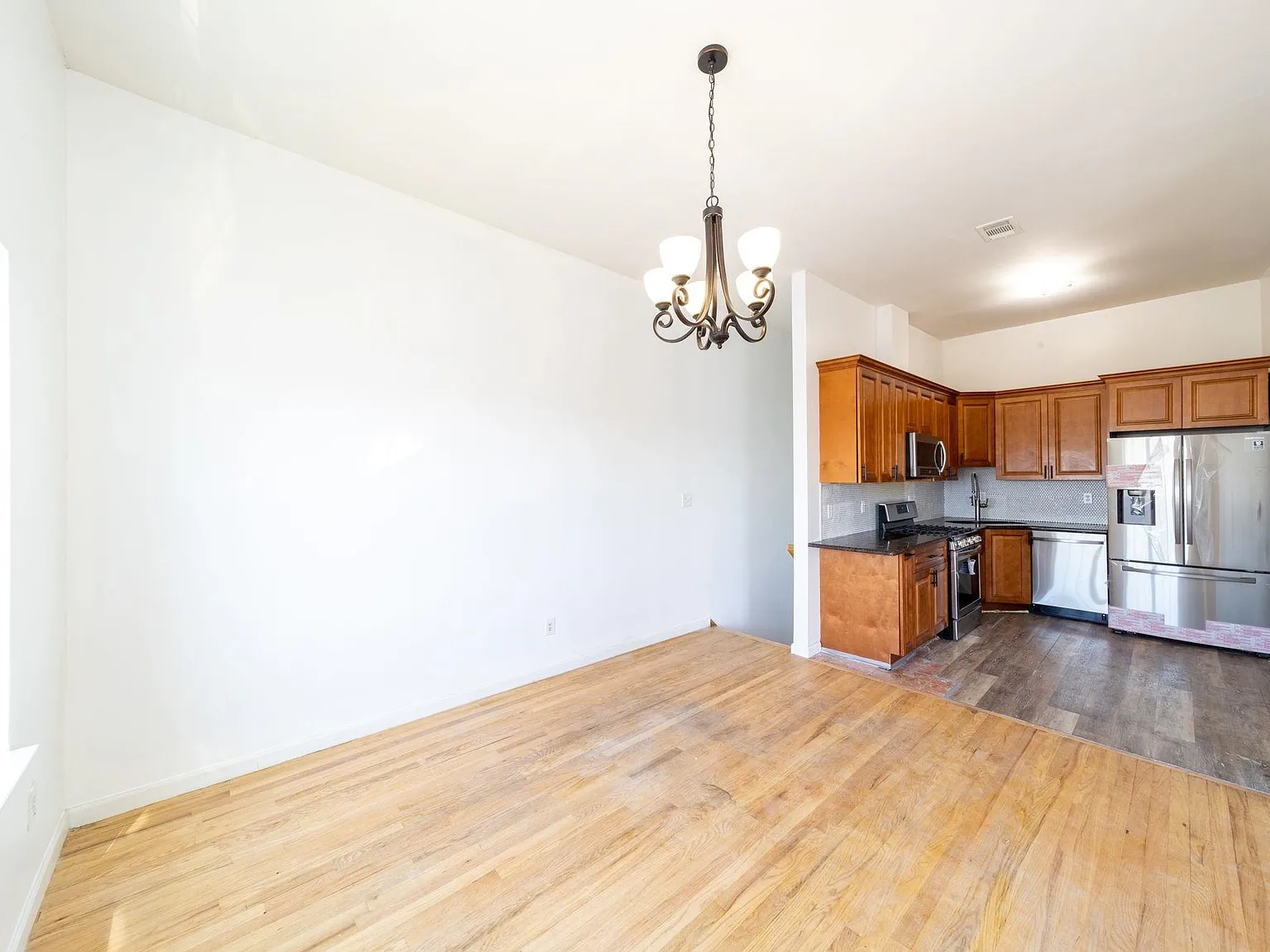 3 bed, 2.0 bath, $3,700 — Photo 3