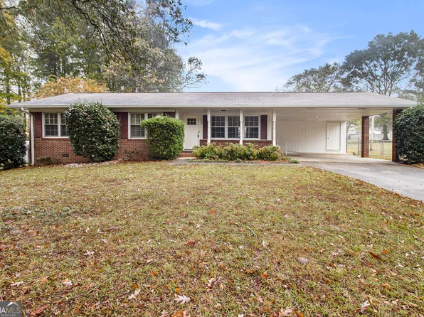 140 Honeysuckle Ln, Fayetteville, GA 30214