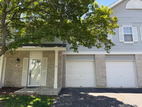 101 S Oakhurst Dr, Aurora, IL 60504