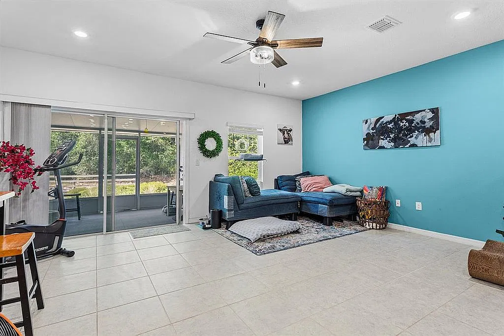 3 bed, 2.5 bath, 1635 sqft, $1,995 — Photo 4
