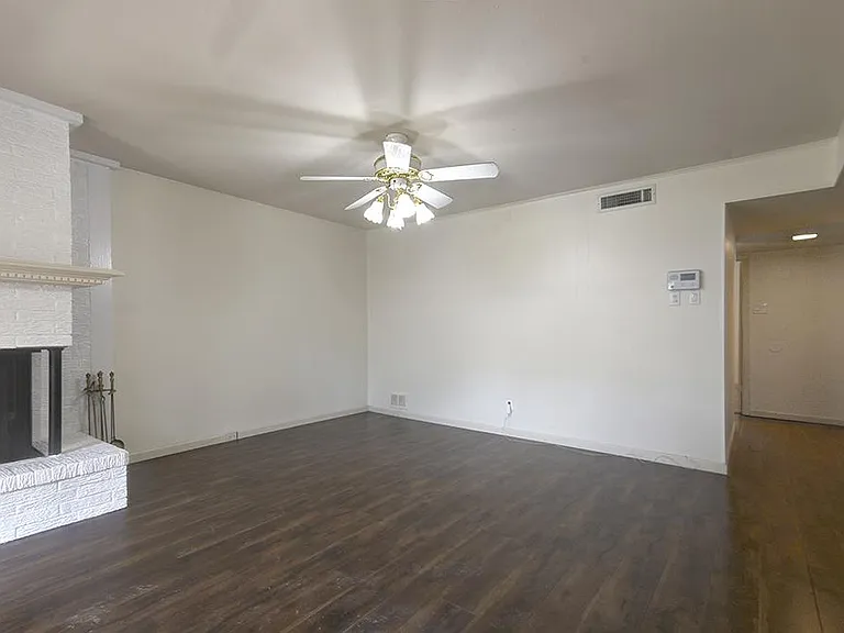 2012 Court Pl — Photo 11