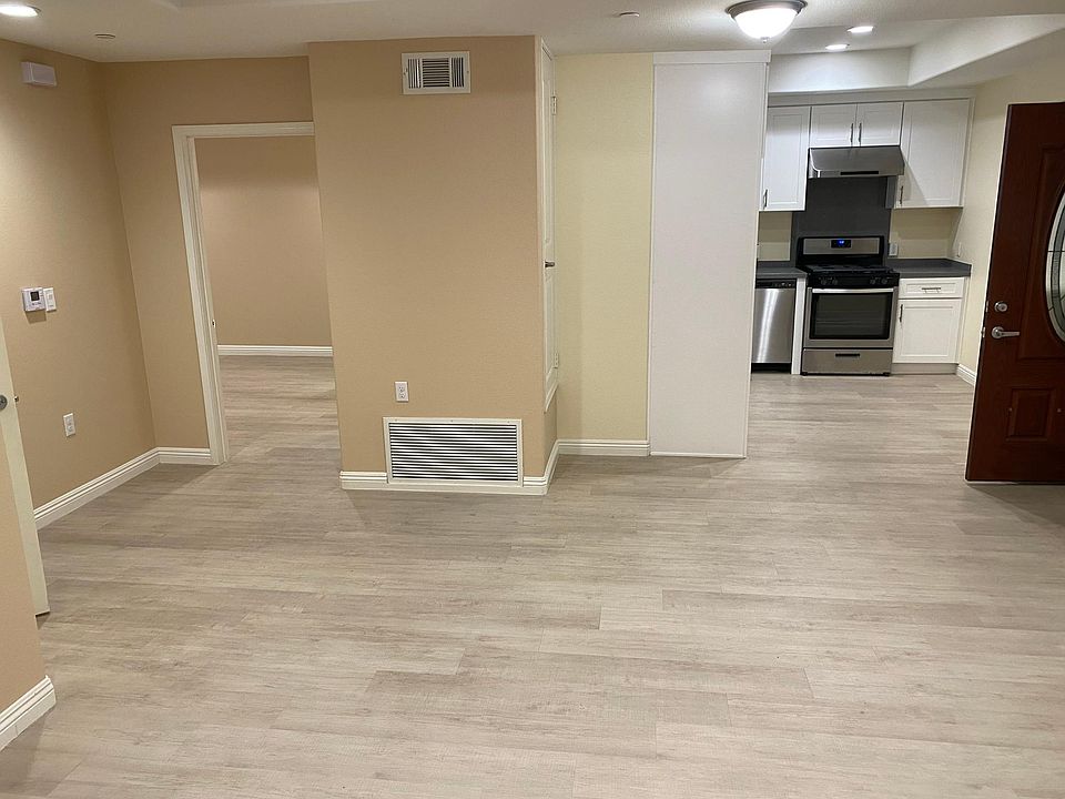1st image of 1221 E Lincoln Ave #33