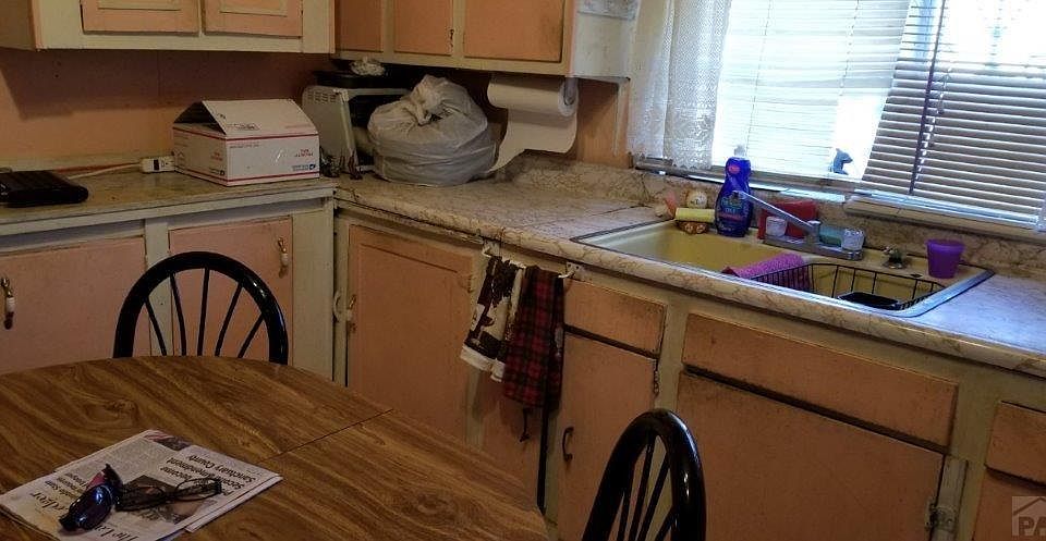 2nd image of 300 E Maple St