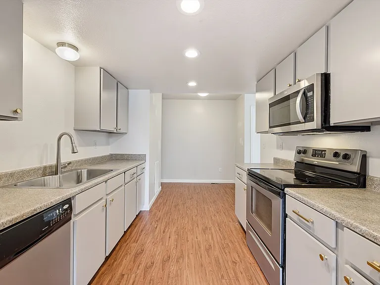 13002 Harrison Dr — Photo 11