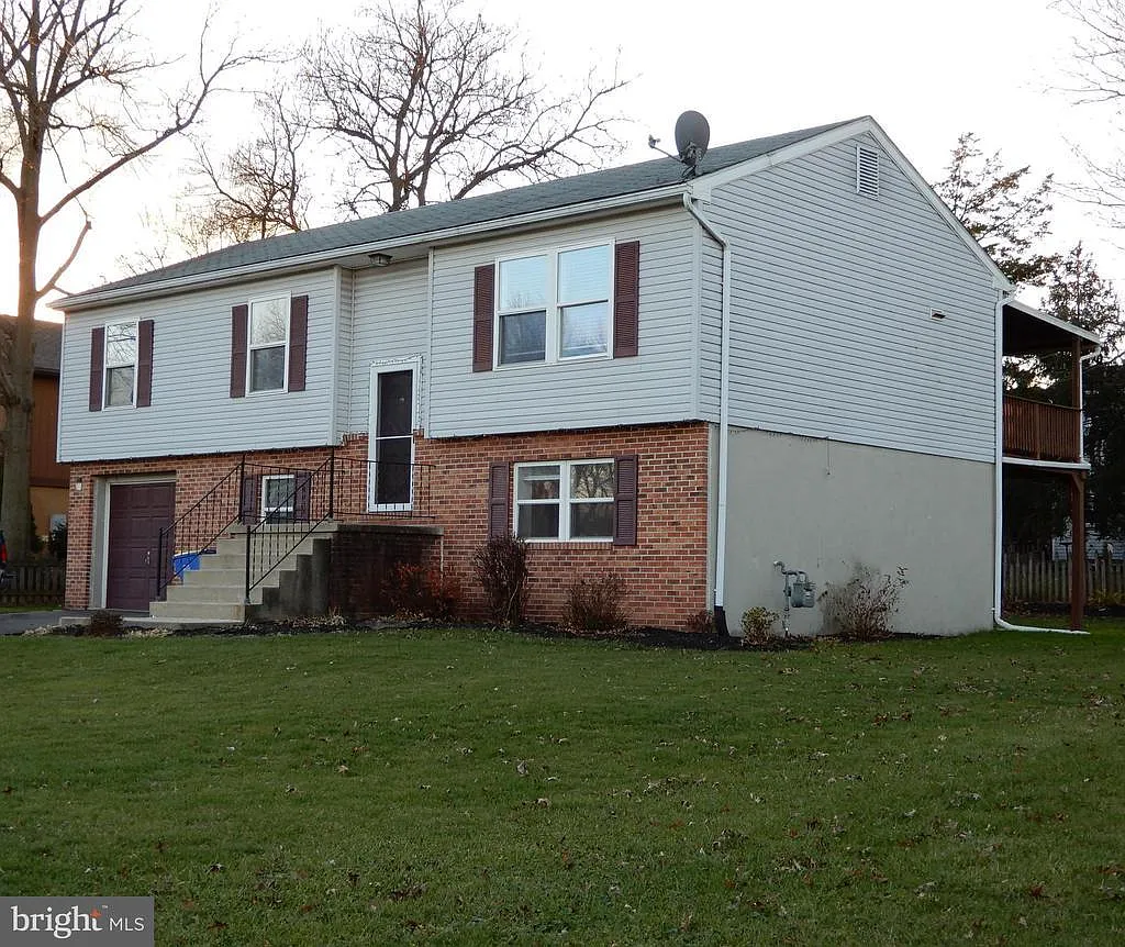 2570 Abby Ln photo 1