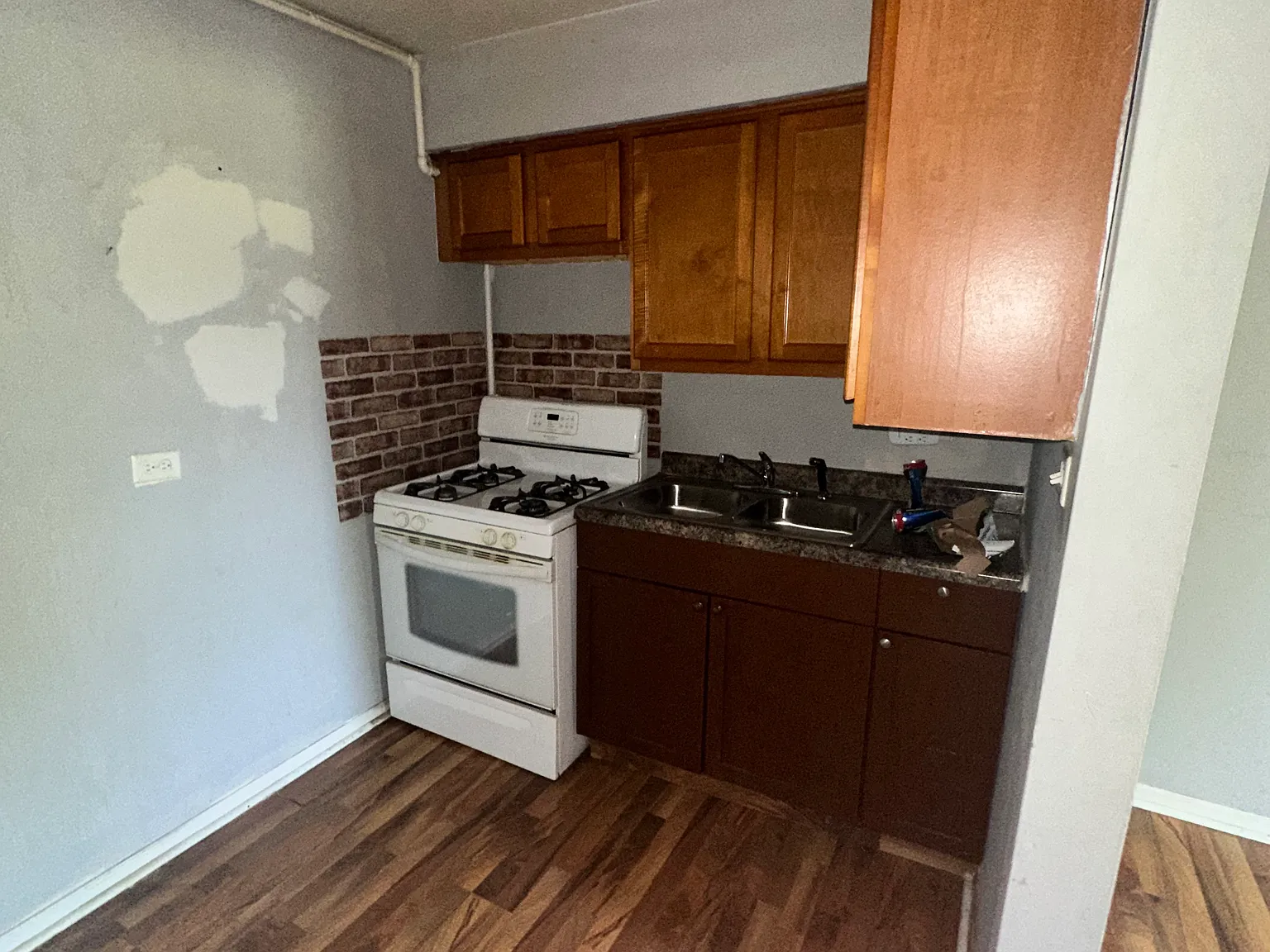 1 bed, 750 sqft, $1,100 — Photo 2