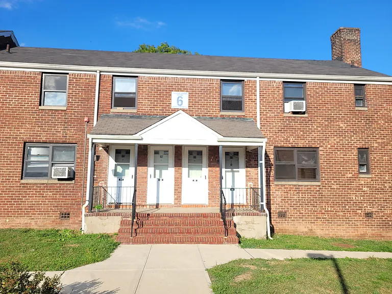68 Hampton Ct #C — Photo 1
