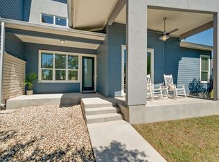 800 Newport Dr, Briarcliff, TX 78669