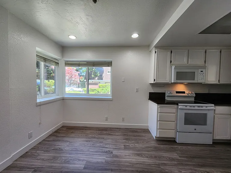 1465 Kentfield Ave — Photo 7