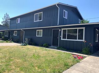 4264-1t - 702, 704A&B, 706 SE 9th St., Grants Pass, OR 97526