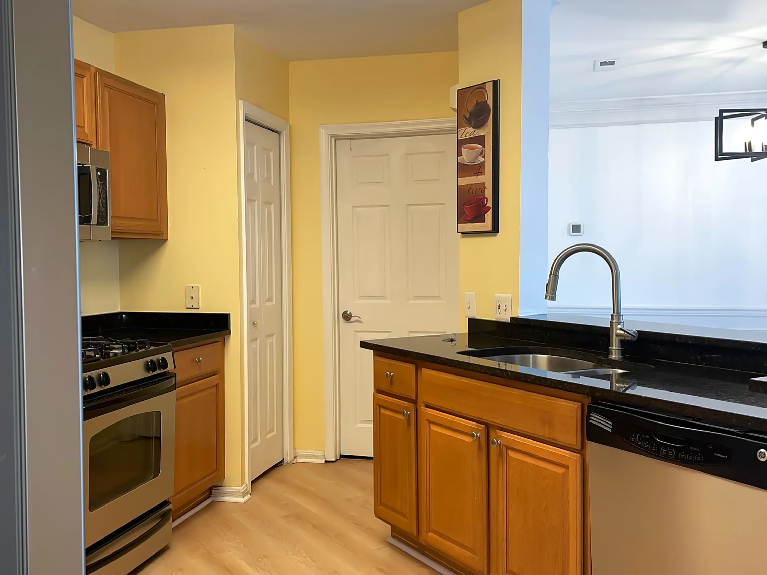2 bed, 1133 sqft, $2,450 — Photo 4