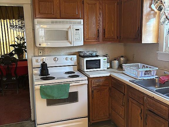 5th image of 2504 Greenwood Ave