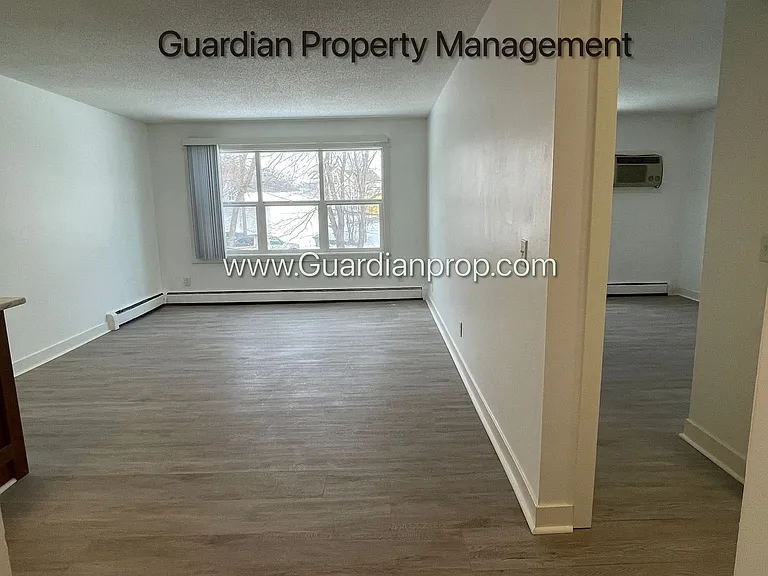 627 Polk St NE #6 — Photo 6