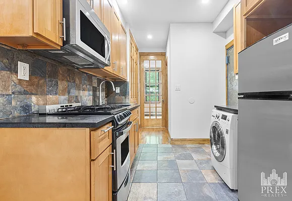 Rented by PREX Realty Corp | media 21