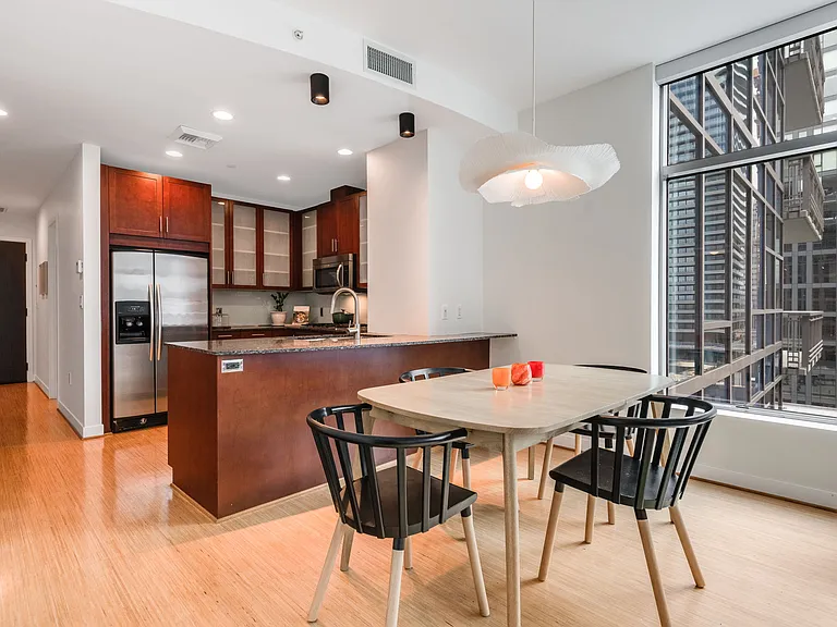 2033 2nd Ave #1010 — Photo 9