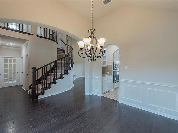 3rd image of 2314 Whitney Ln