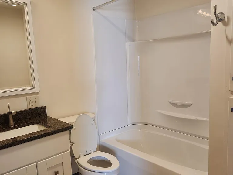 400 Broad St #4 — Photo 13