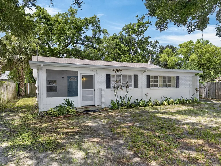 1005 E Flora St — Photo 2