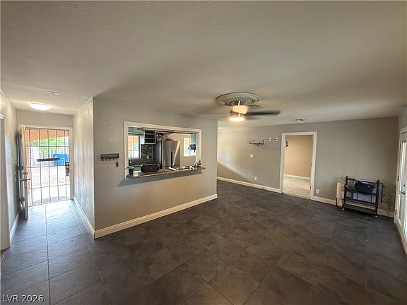 3rd image of 1025 Villa Cir