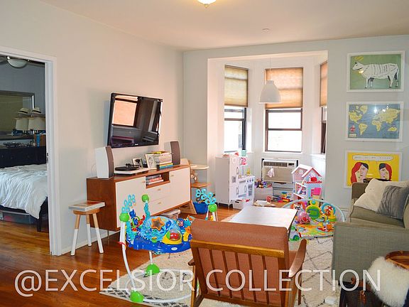 3rd image of 546 Henry St APT 3C