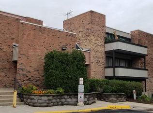 1806 Hemlock Pl APT 210, Schaumburg, IL 60173