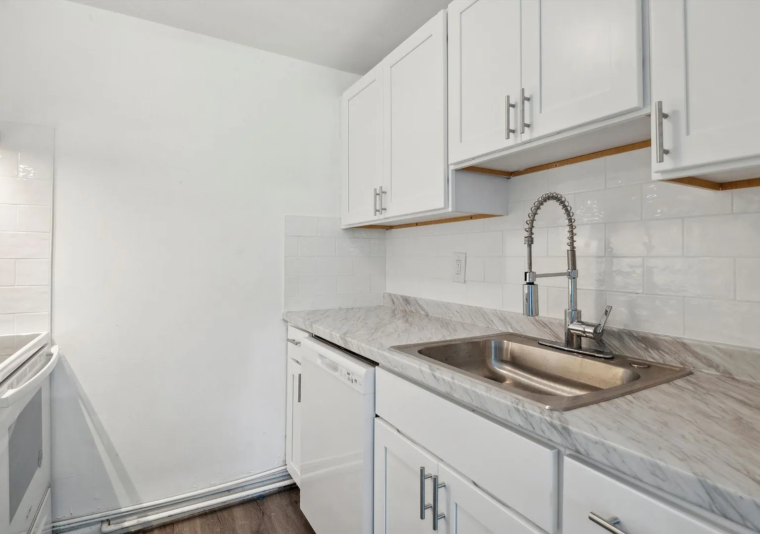 Holly Court — Photo 4