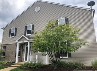 198 Springbrook Trl S, Oswego, IL 60543