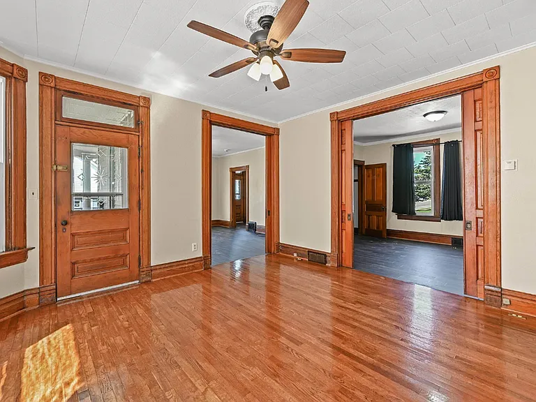 2508 Windsor Ave — Photo 1