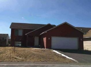 408 Cardinal Ct NW, Isanti, MN 55040