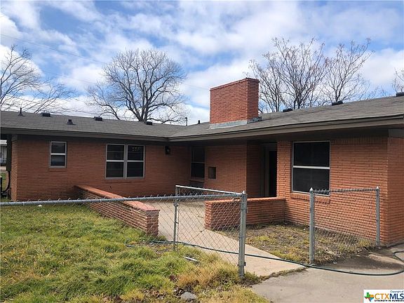 2nd image of 121 Cottonwood Dr