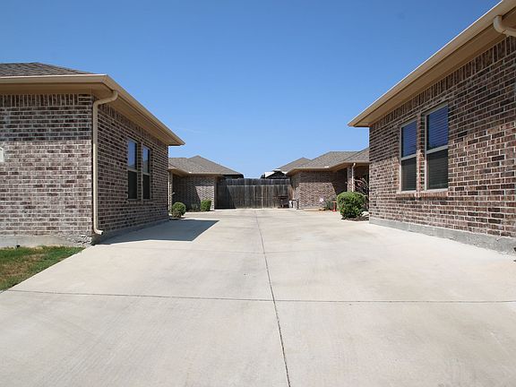 4th image of 216 Stewart Bend Ct #A