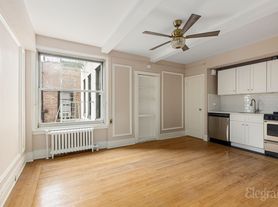 325 W 45th St, New York, NY
