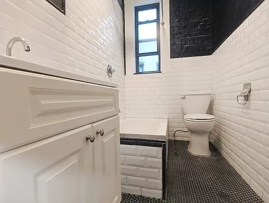 Rented by Highline Residential | media 34