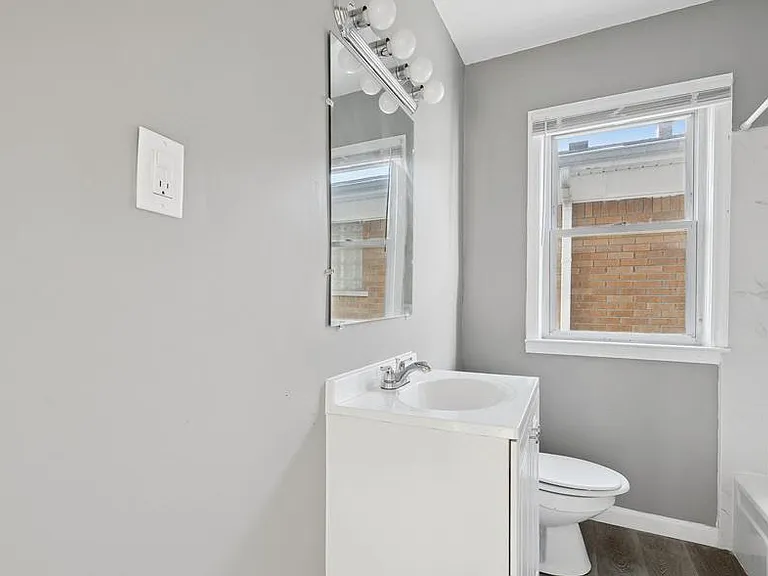 18417 Albion St — Photo 3