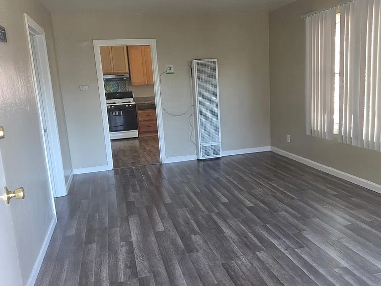 1385 Columbia St #B — Photo 2