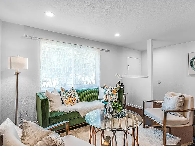 4504 Thornton Ave — Photo 4
