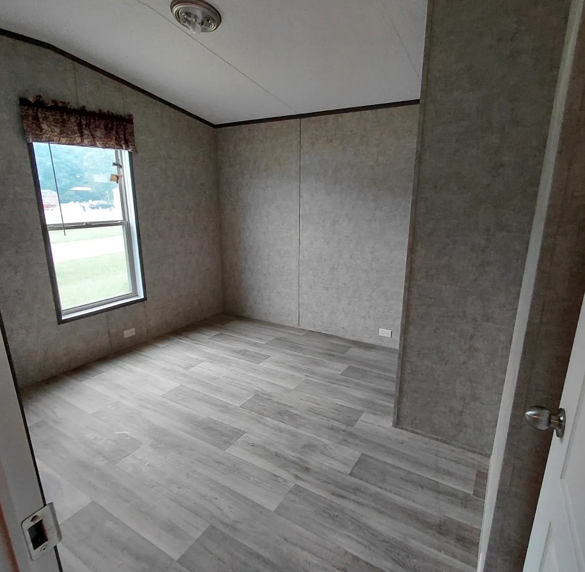3 bed, $1,275 — Photo 3