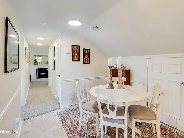 777 Watkins Ave — Photo 5