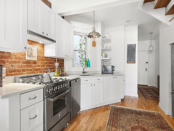 3rd image of 92 Horatio St APT 4-L