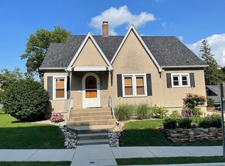 915 Plum St, Peru, IL 61354