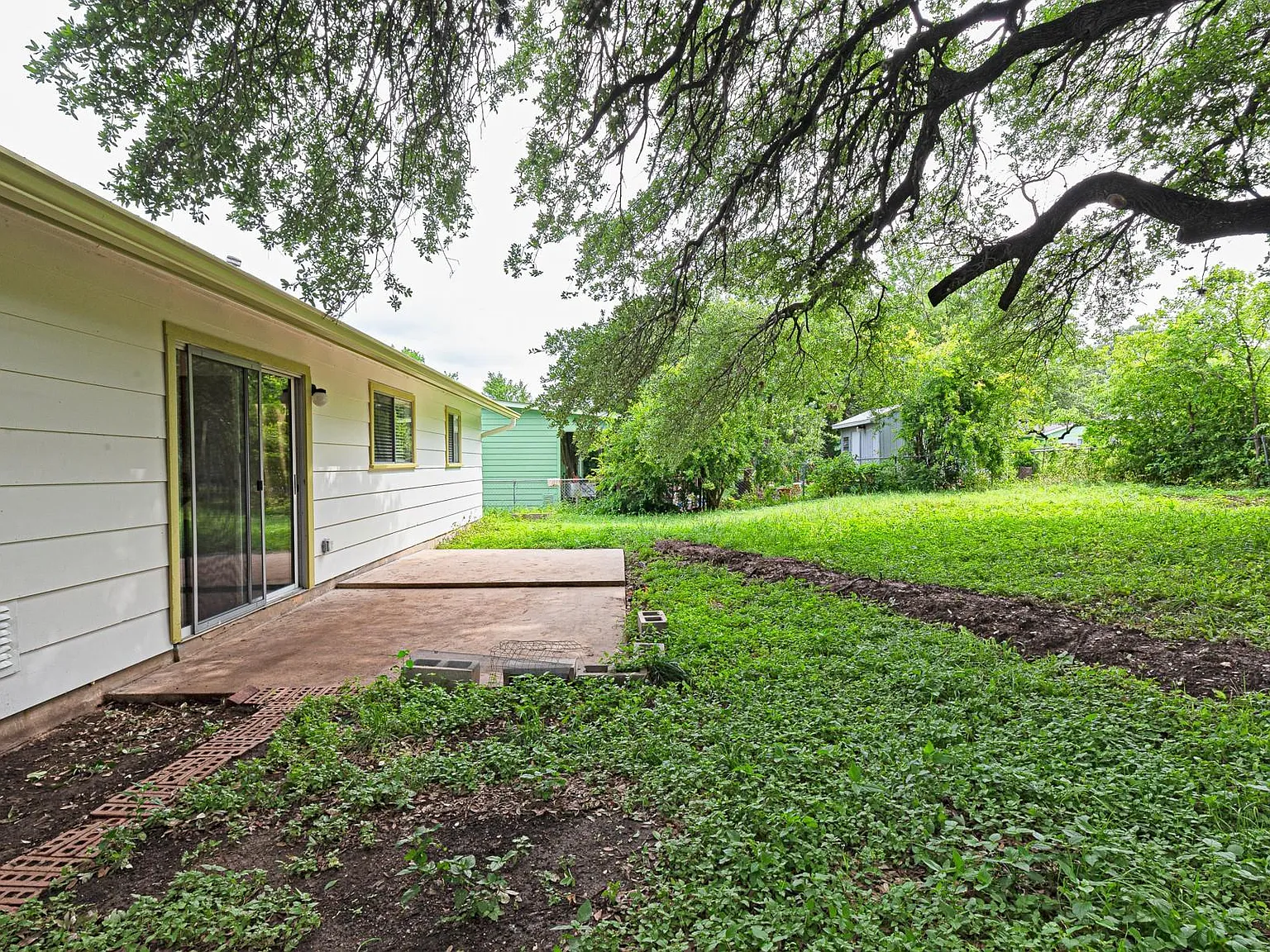 3 bed, 1.5 bath, 968 sqft, $2,100 — Photo 3