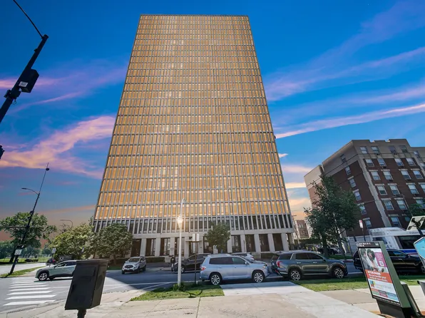 6700 S Shore Dr #26C, Chicago, IL 60649