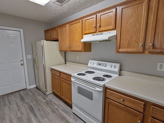 5th image of 824 Cottage Ln