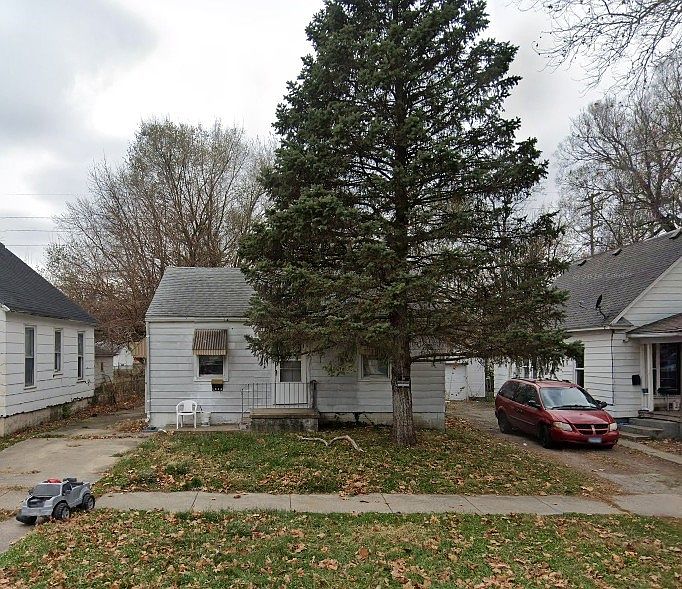 1st image of 1749 N College St