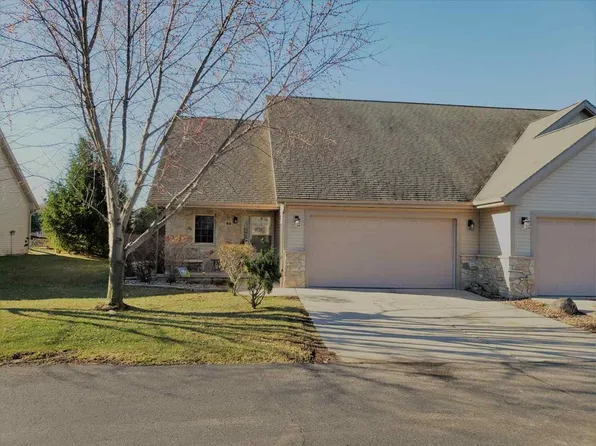 60 Hillside Cir, Fond Du Lac, WI 54935