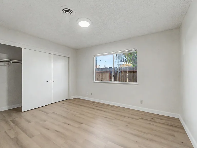 502-530 Rideout Way — Photo 5