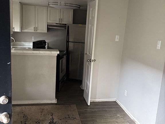 5th image of 4316 Baldwin Ave Building 2