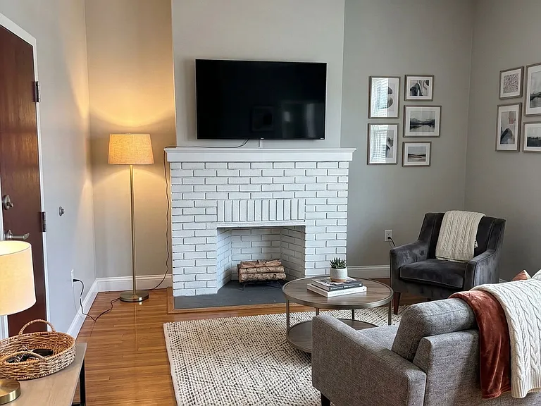 Farmington Avenue Apartments — Photo 40