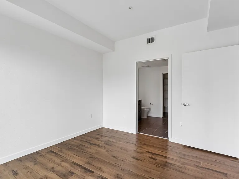 Maxwell Apartments — Photo 66